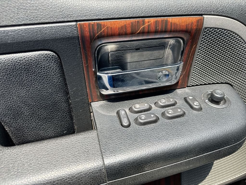 2006 Lincoln Mark LT Base