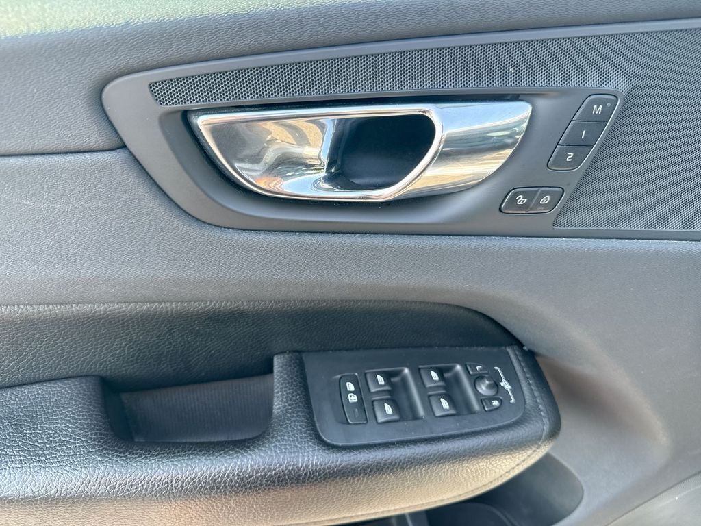 2019 Volvo XC60 T5 Momentum