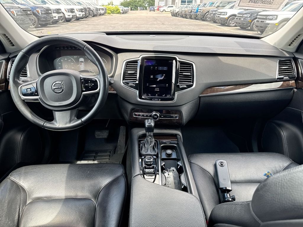 2016 Volvo XC90 T6 Momentum