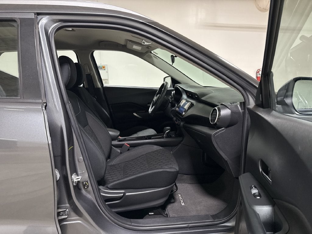2022 Nissan Kicks SV