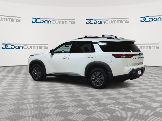 2022 Nissan Pathfinder SV