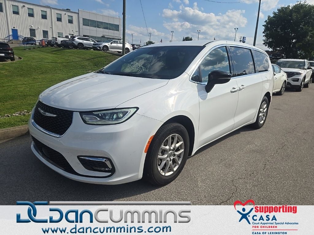 2025 Chrysler Pacifica Select