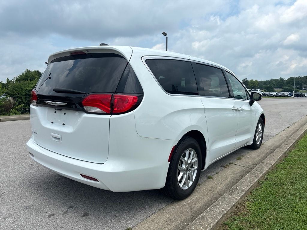 2023 Chrysler Voyager LX