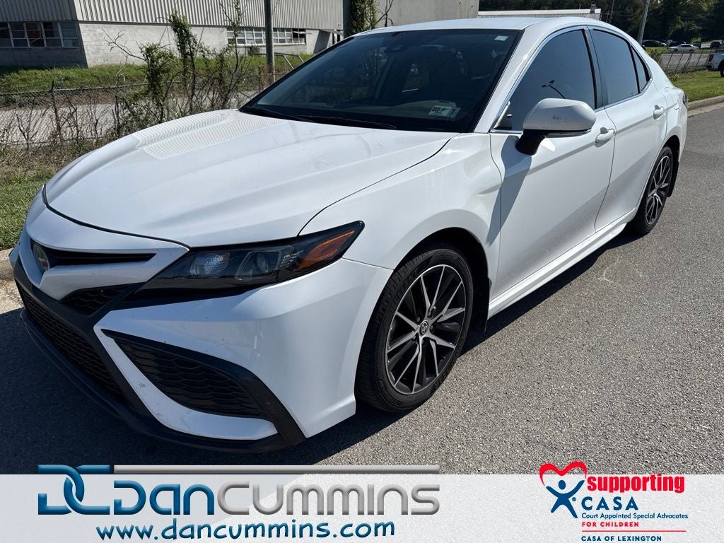 2022 Toyota Camry Hybrid SE
