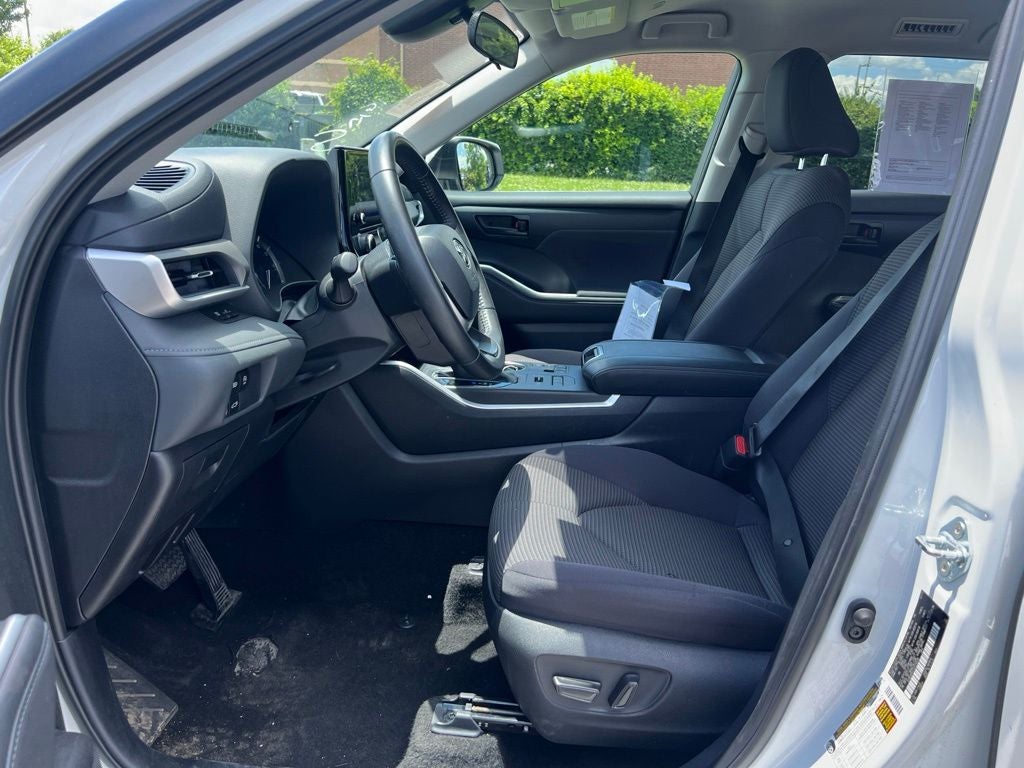 2025 Toyota Highlander LE