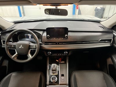 2024 Mitsubishi Outlander ES