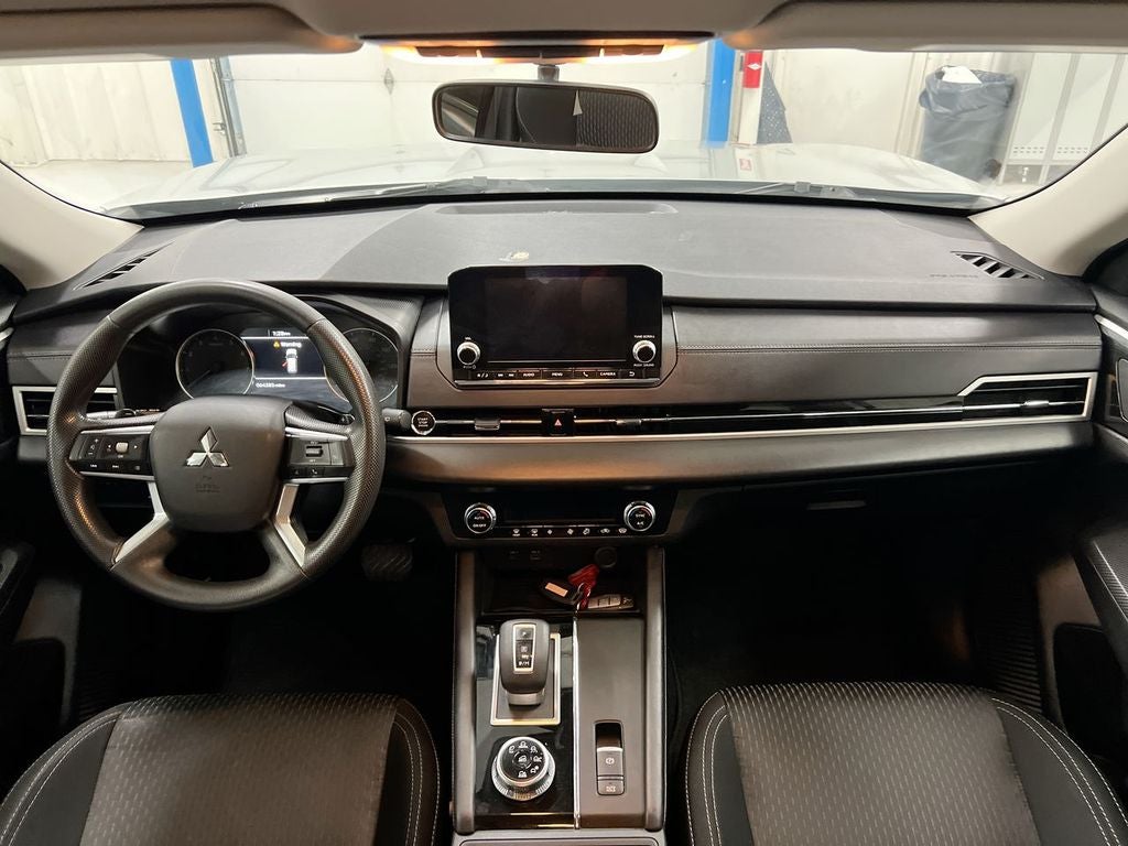 2024 Mitsubishi Outlander ES