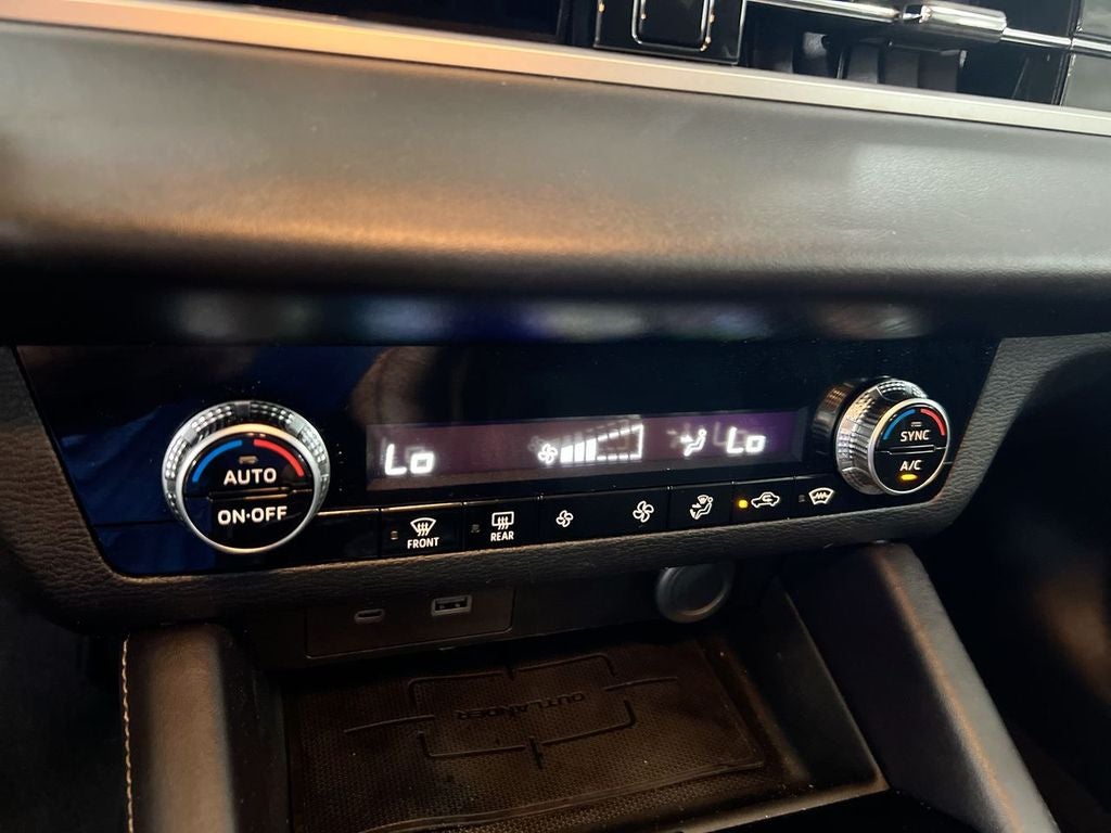 2024 Mitsubishi Outlander ES