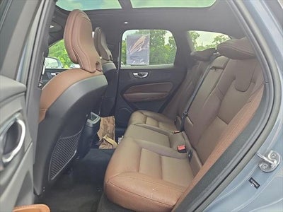 2023 Volvo XC60 B5 Plus Bright Theme
