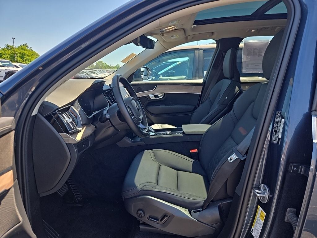 2025 Volvo XC90 B5 Core