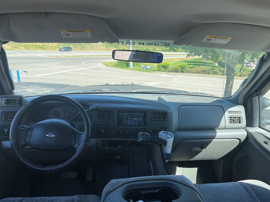 2004 Ford Super Duty F-350 SRW XL