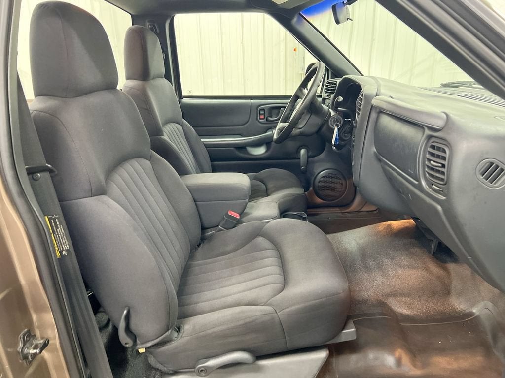 2003 Chevrolet S10 Reg Cab 108" WB