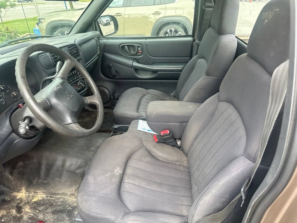 2003 Chevrolet S10 Reg Cab 108" WB