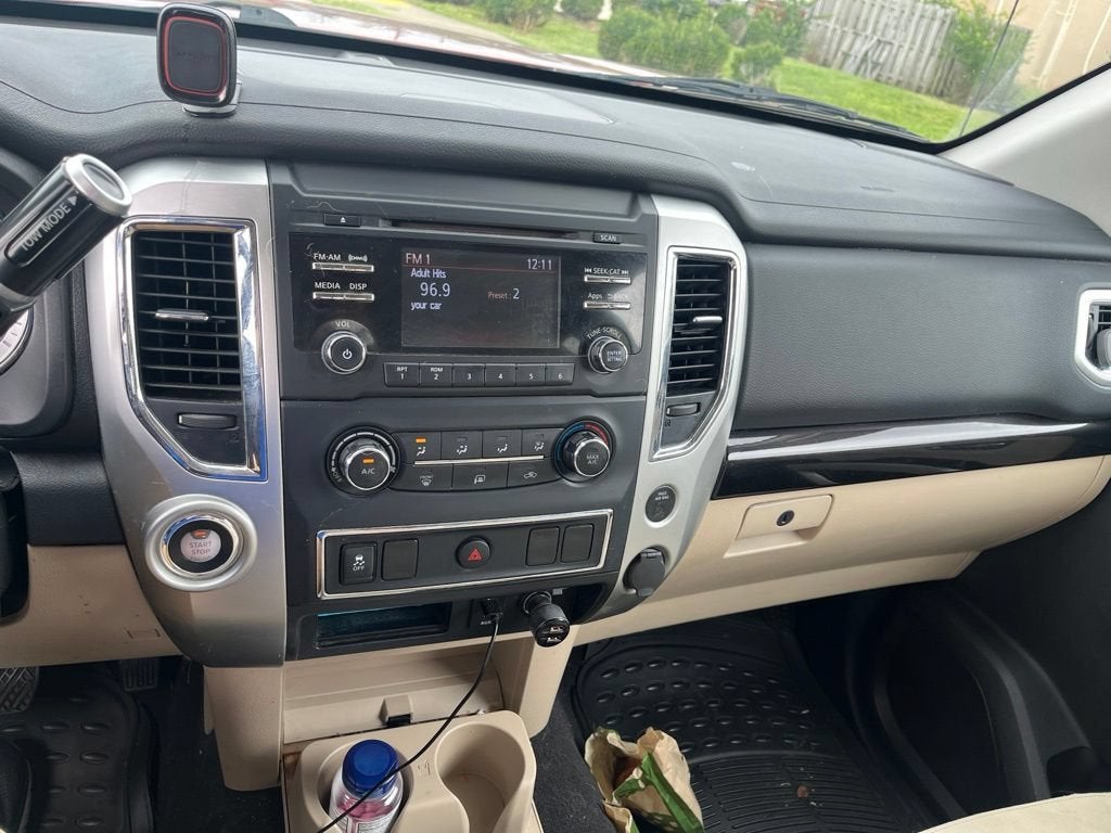 2017 Nissan Titan SV