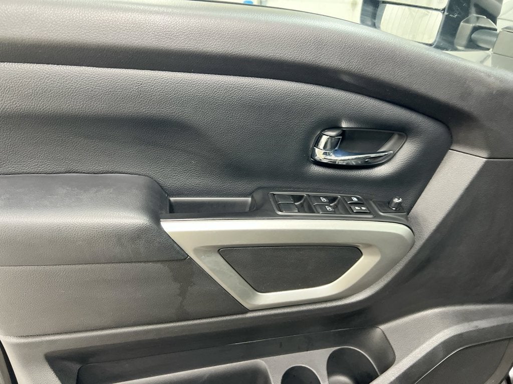 2017 Nissan Titan SV