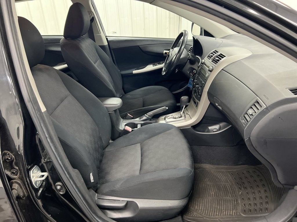 2010 Toyota Corolla 4dr Sdn Man (Natl)