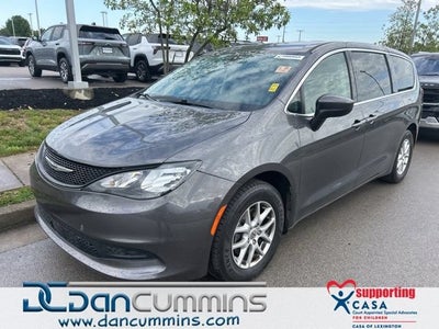 2022 Chrysler Voyager LX