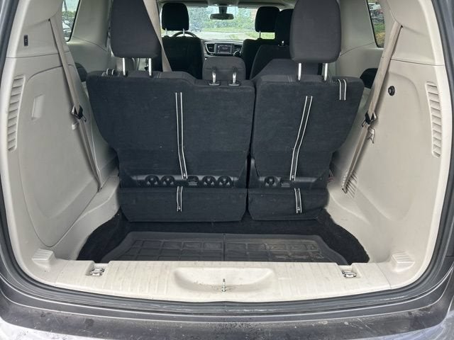 2022 Chrysler Voyager LX