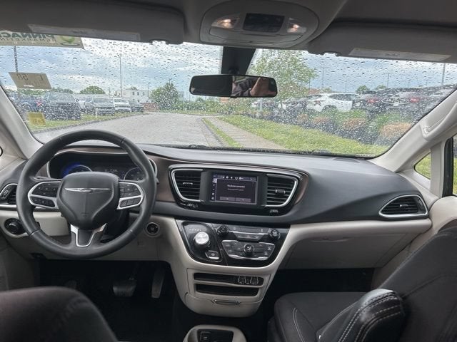 2022 Chrysler Voyager LX