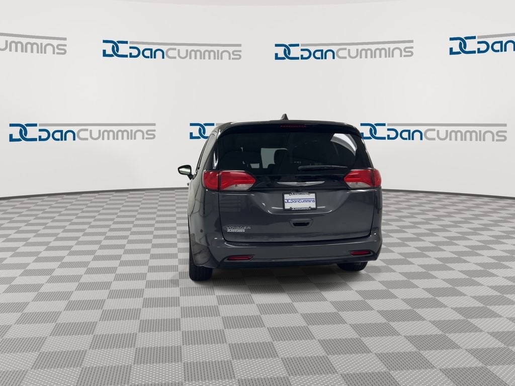 2022 Chrysler Voyager LX