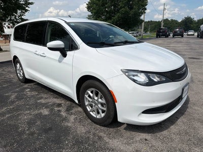 2023 Chrysler Voyager LX