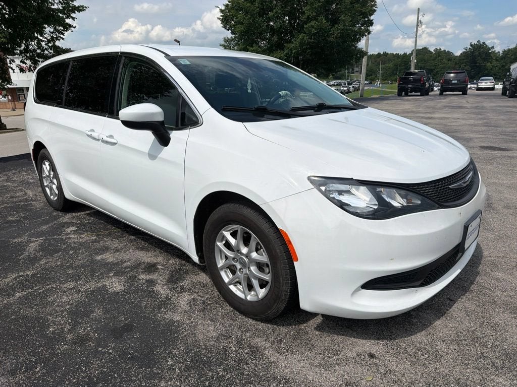 2023 Chrysler Voyager LX