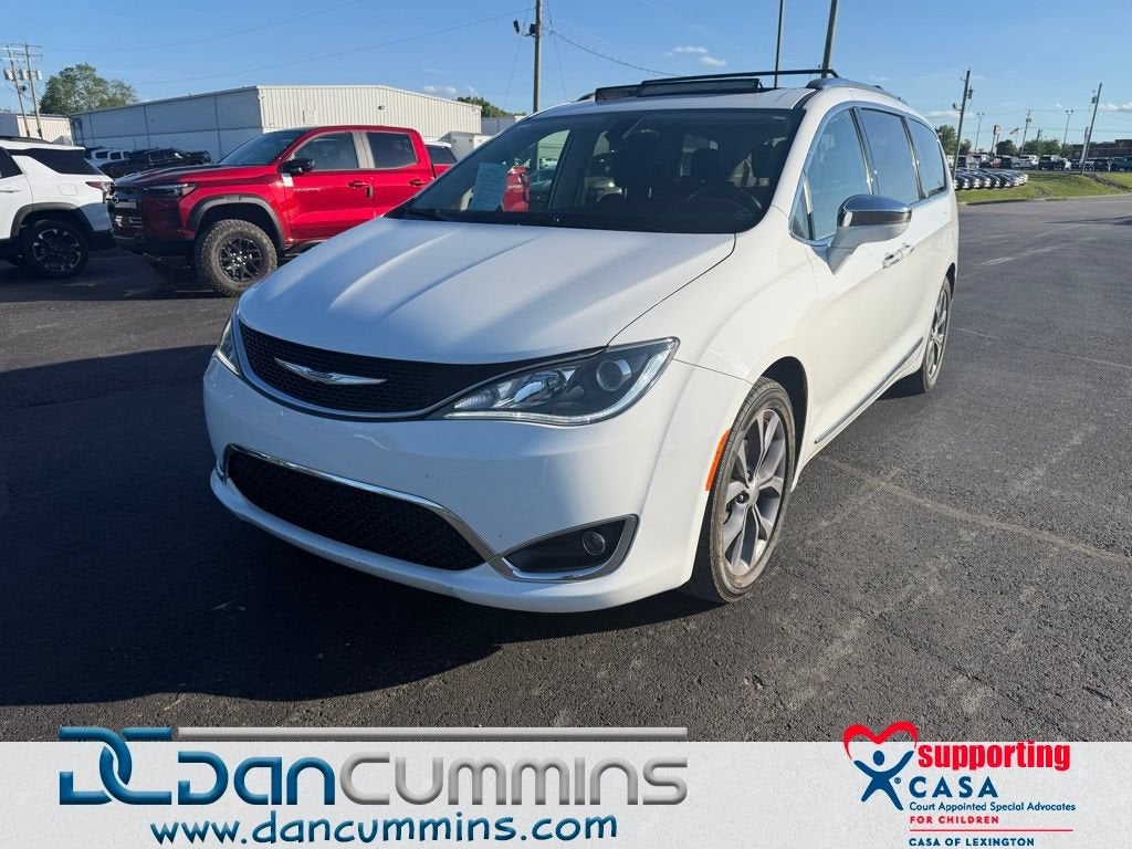 2018 Chrysler Pacifica Limited's photo