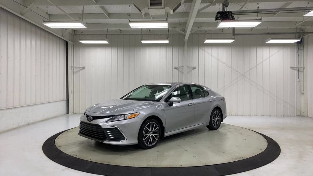 2021 Toyota Camry Hybrid XLE