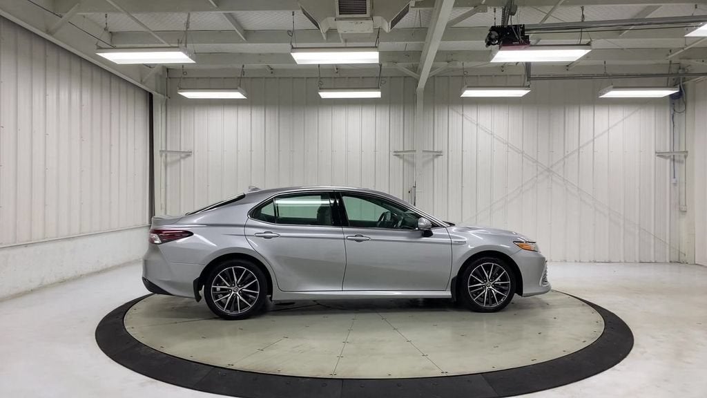 2021 Toyota Camry Hybrid XLE