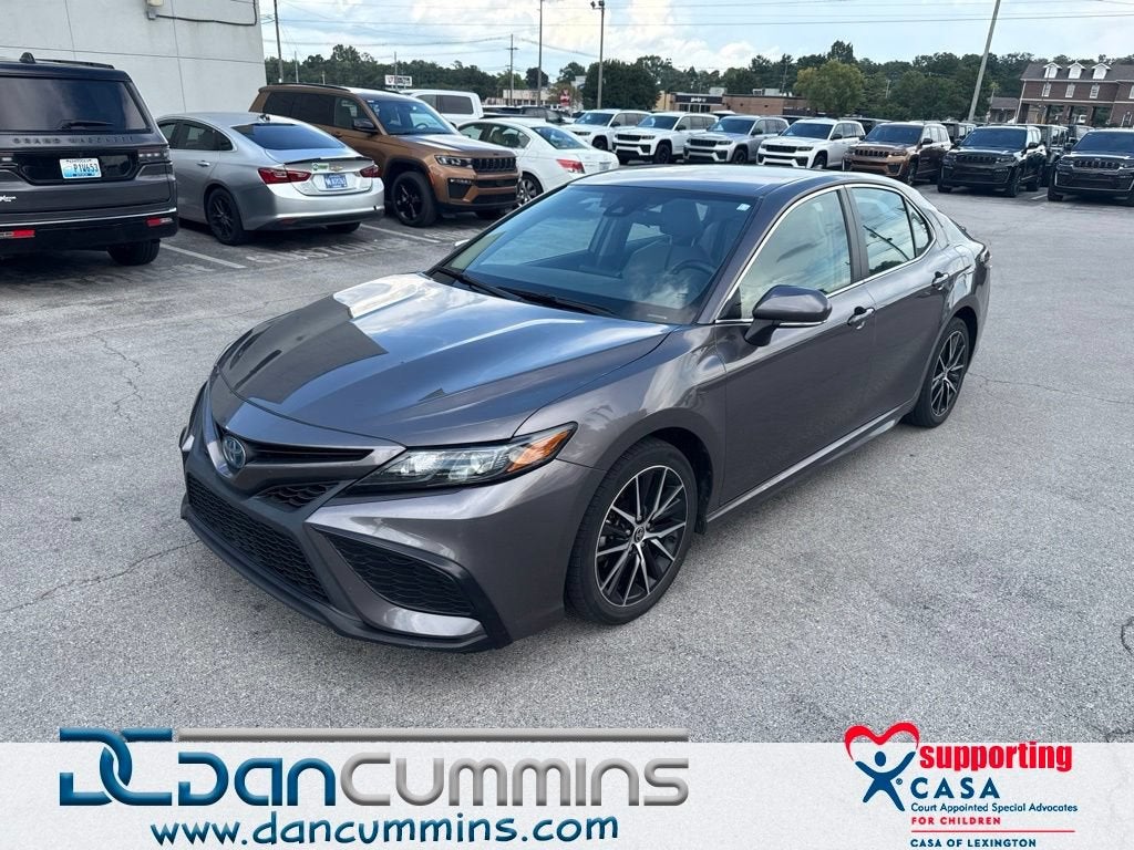 2022 Toyota Camry Hybrid SE