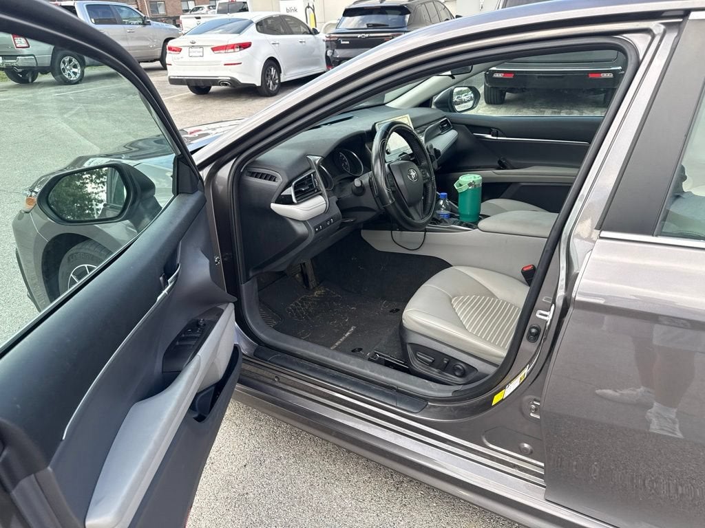 2022 Toyota Camry Hybrid SE