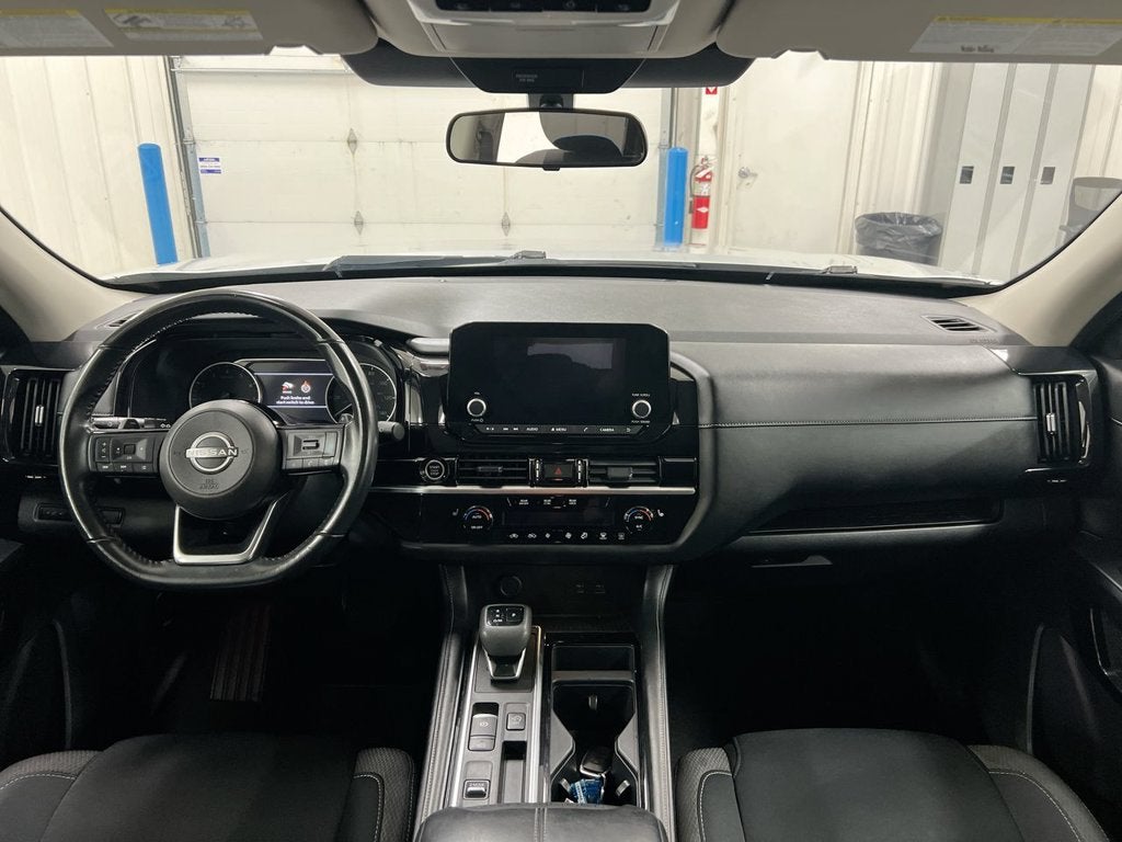 2023 Nissan Pathfinder SV