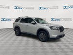 2023 Nissan Pathfinder SV