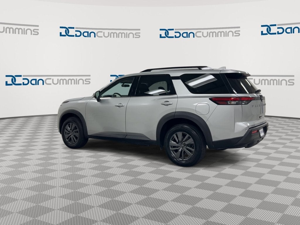 2023 Nissan Pathfinder SV