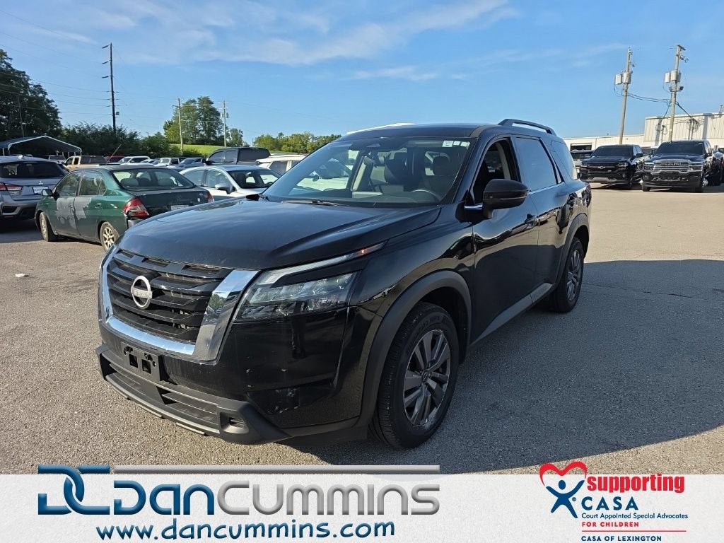 2025 Nissan Pathfinder SV