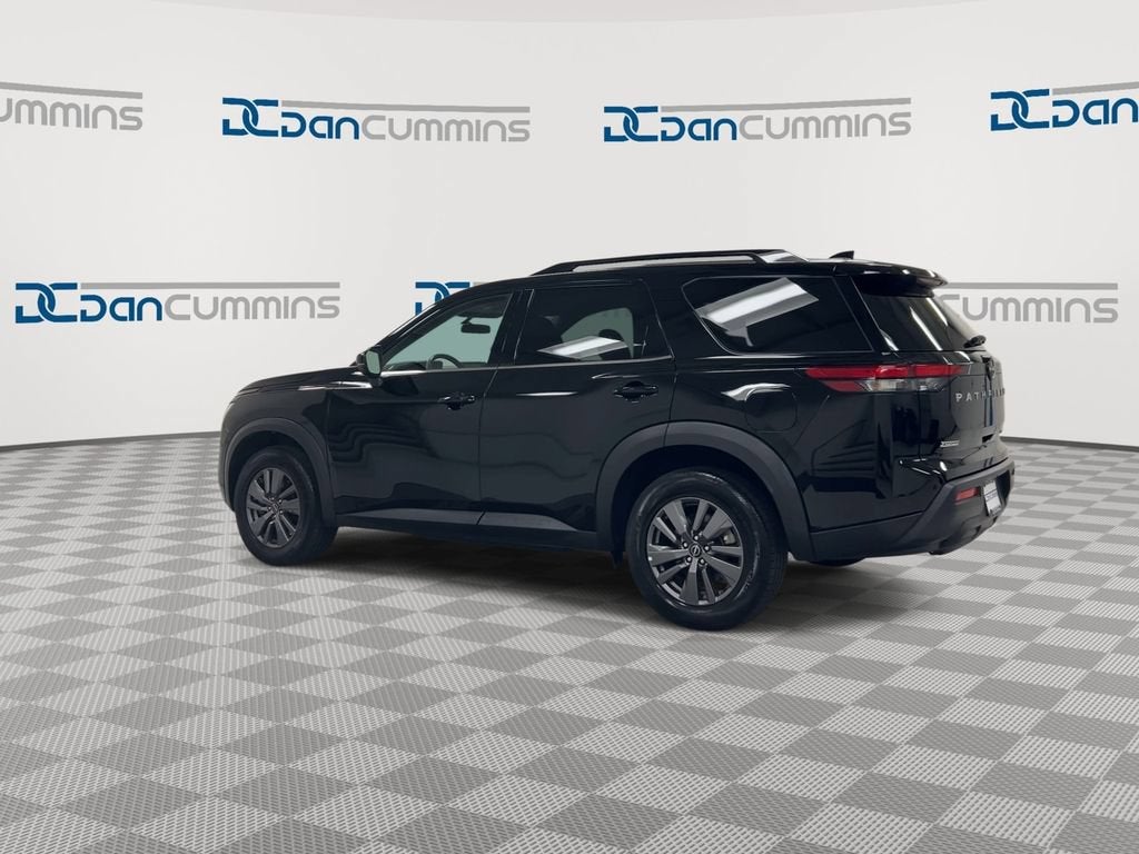 2024 Nissan Pathfinder SV