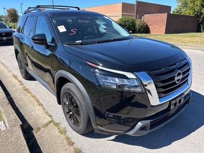 2024 Nissan Pathfinder SV