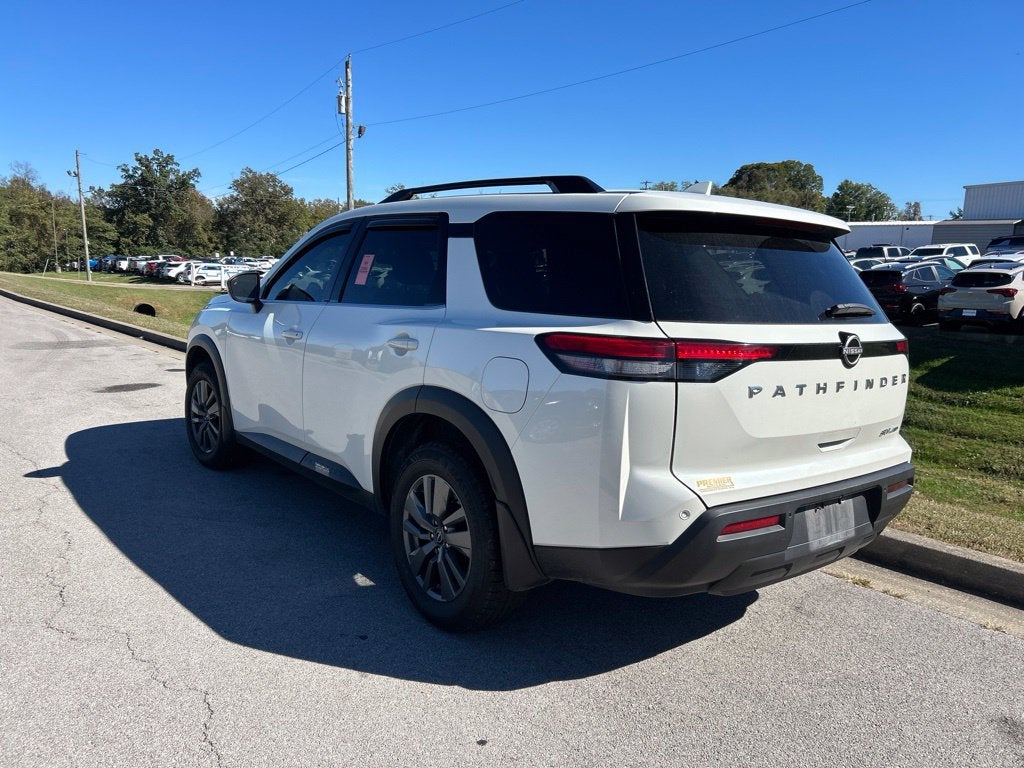 2024 Nissan Pathfinder SV