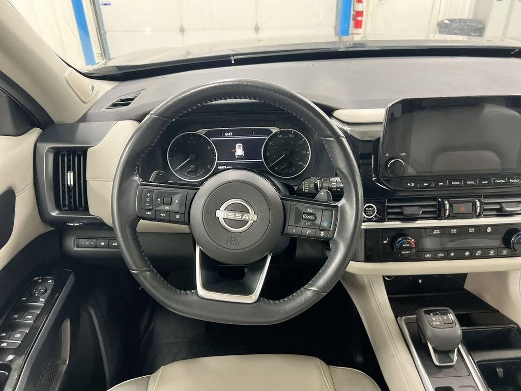 2023 Nissan Pathfinder SL