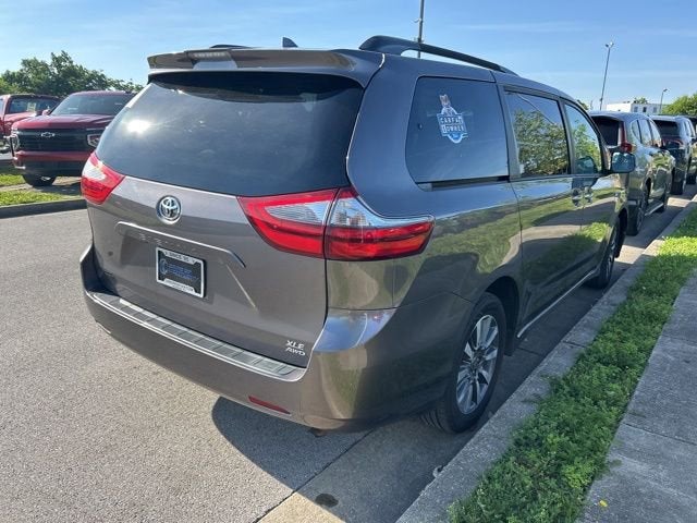 2020 Toyota Sienna XLE
