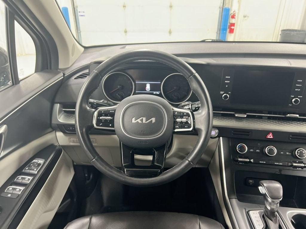 2023 Kia Carnival LX