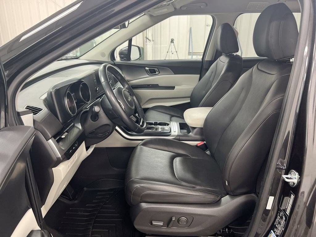 2023 Kia Carnival LX