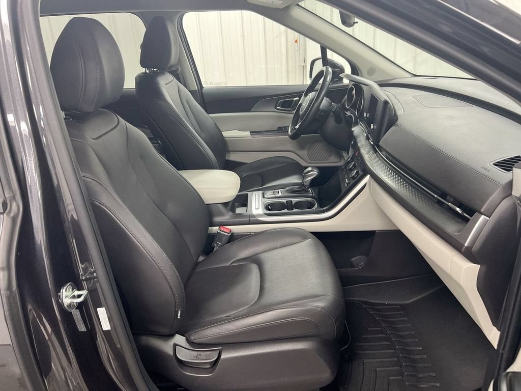 2023 Kia Carnival LX