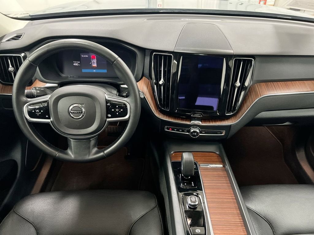 2023 Volvo XC60 Plus Bright Theme