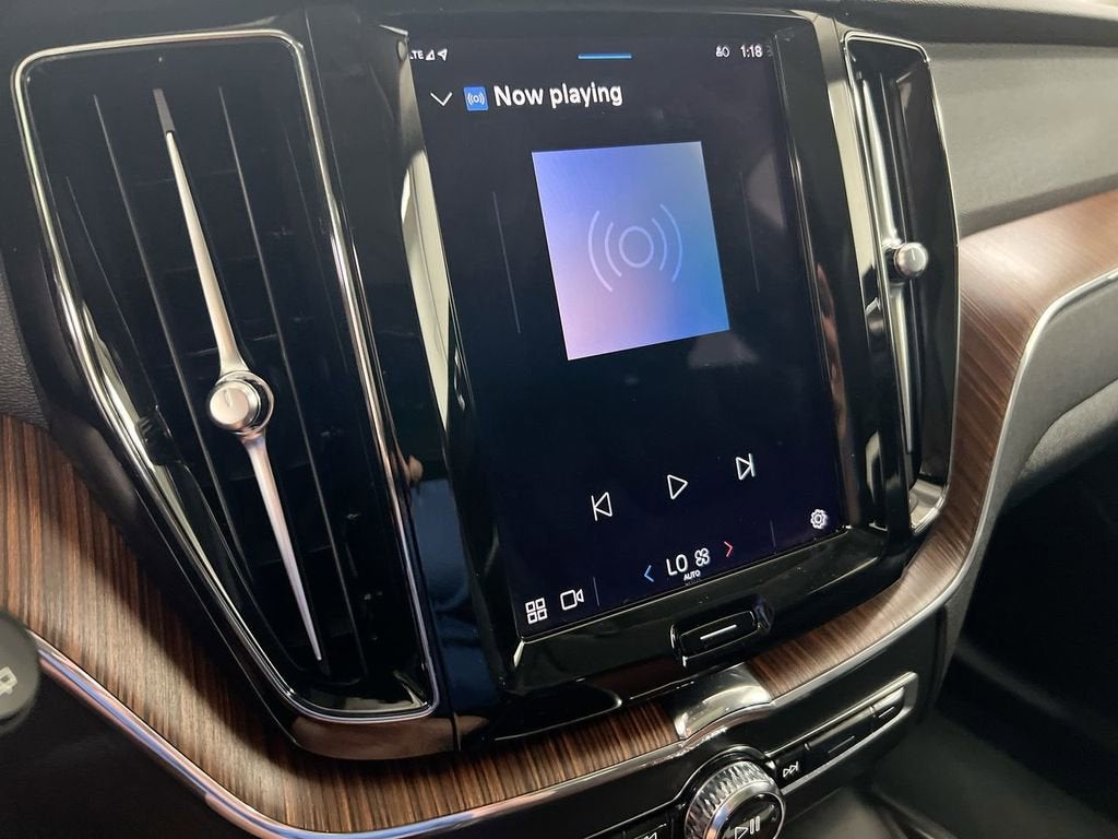 2023 Volvo XC60 Plus Bright Theme