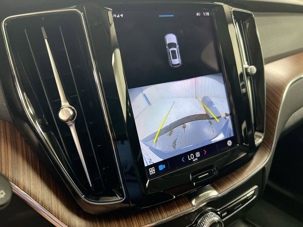 2023 Volvo XC60 Plus Bright Theme