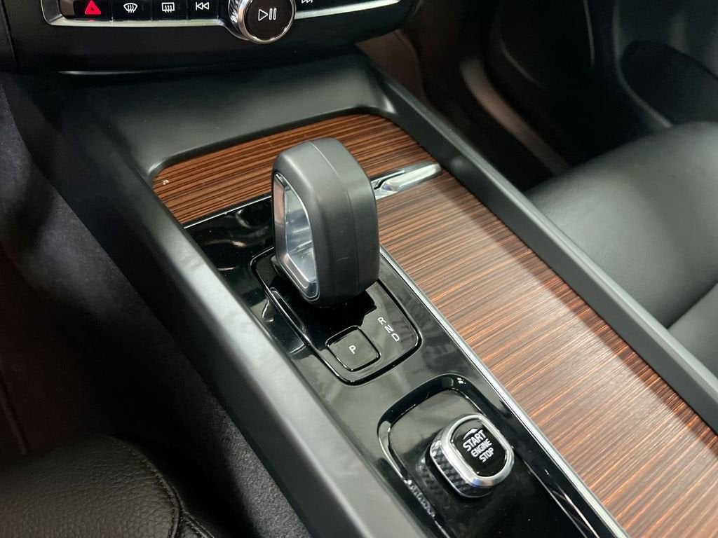 2023 Volvo XC60 Plus Bright Theme