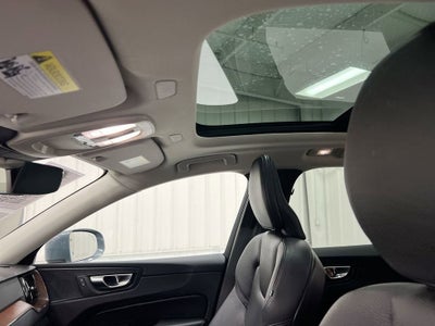 2023 Volvo XC60 Plus Bright Theme