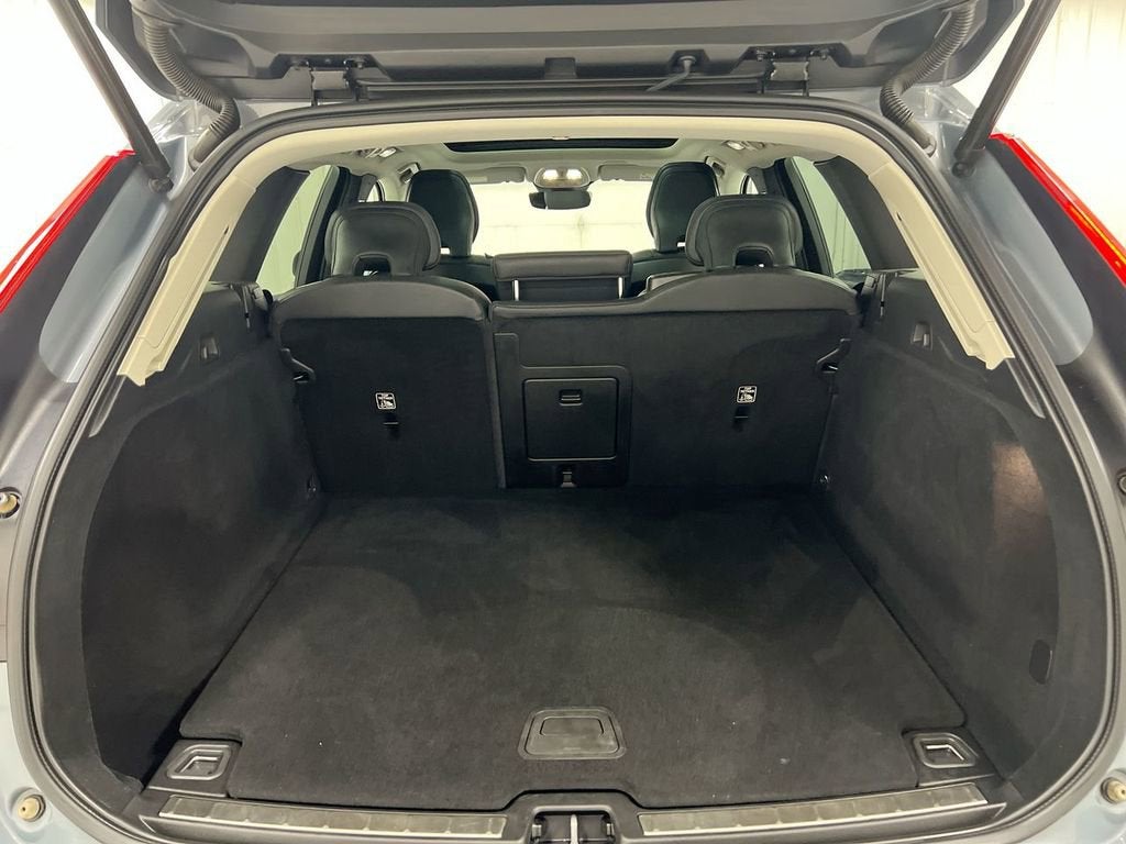 2023 Volvo XC60 Plus Bright Theme