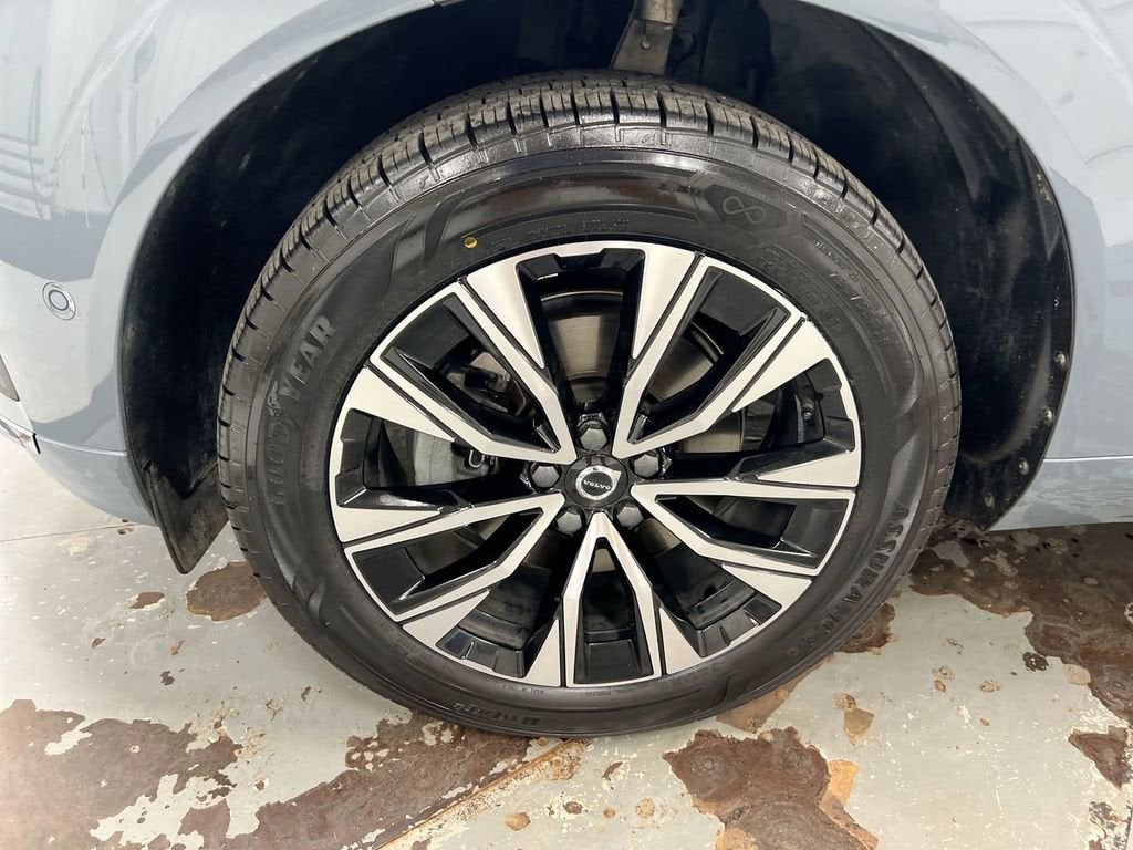 2023 Volvo XC60 Plus Bright Theme